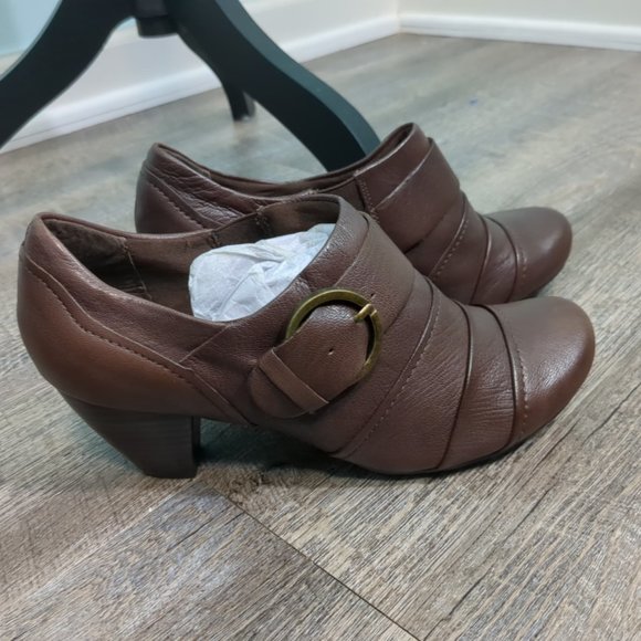 Bare Traps Womens Tasha Brown Leather Heels Booties Clogs Side Buckle Sz 8 - Picture 2 of 5